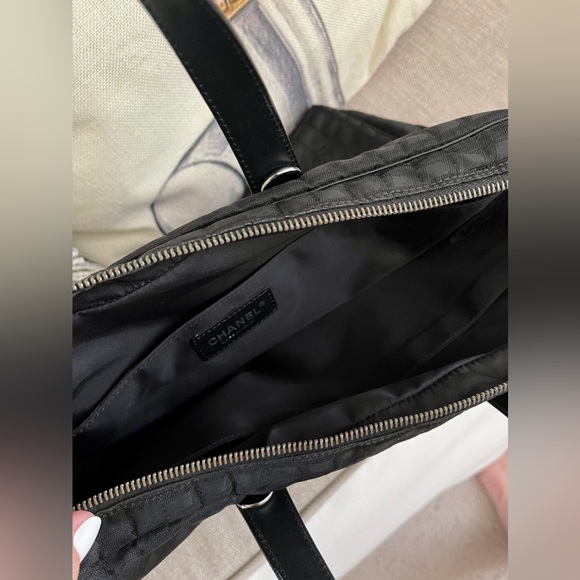 āļøCOAāļø CHANEL New Travel-Line Laptop Case W/D- RingsāļøGORGEOUS & Very Cleanāļø - Picture 8 of 17